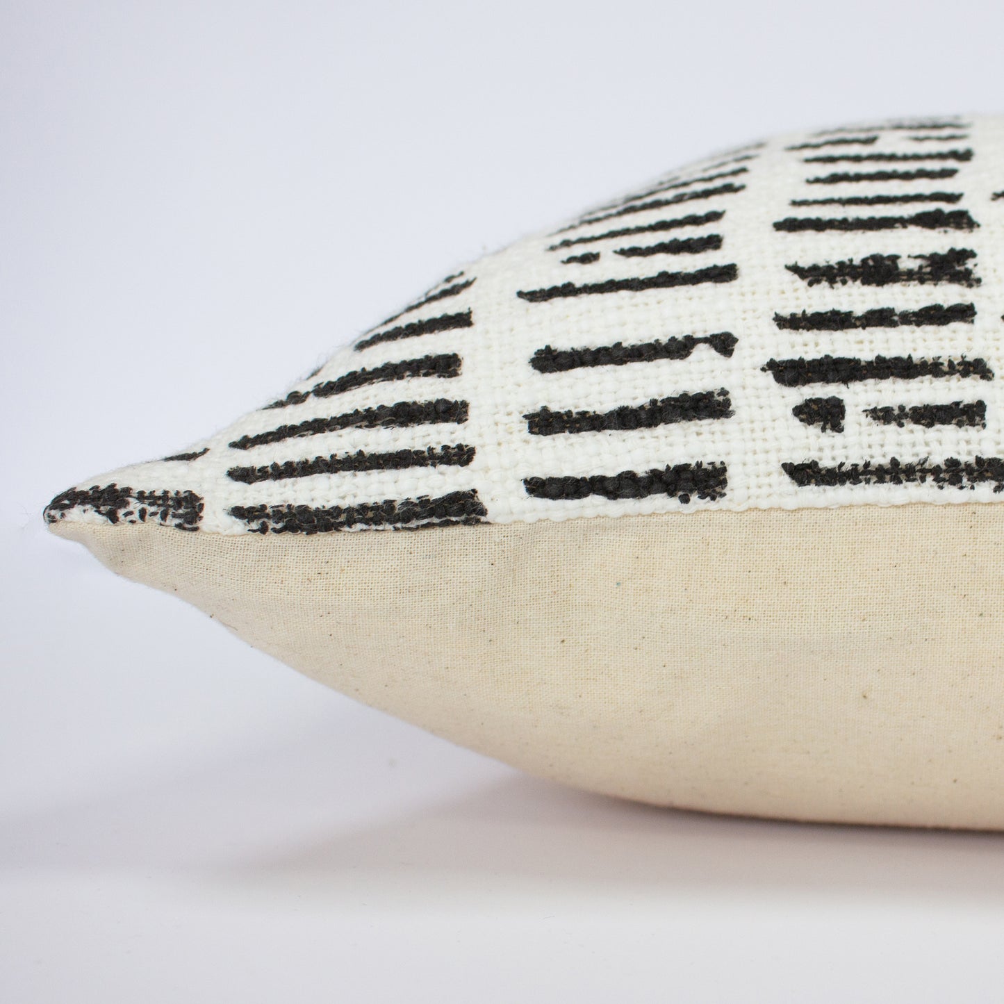 ADARA 40X60 CUSHION CASE IVORY/BLK
