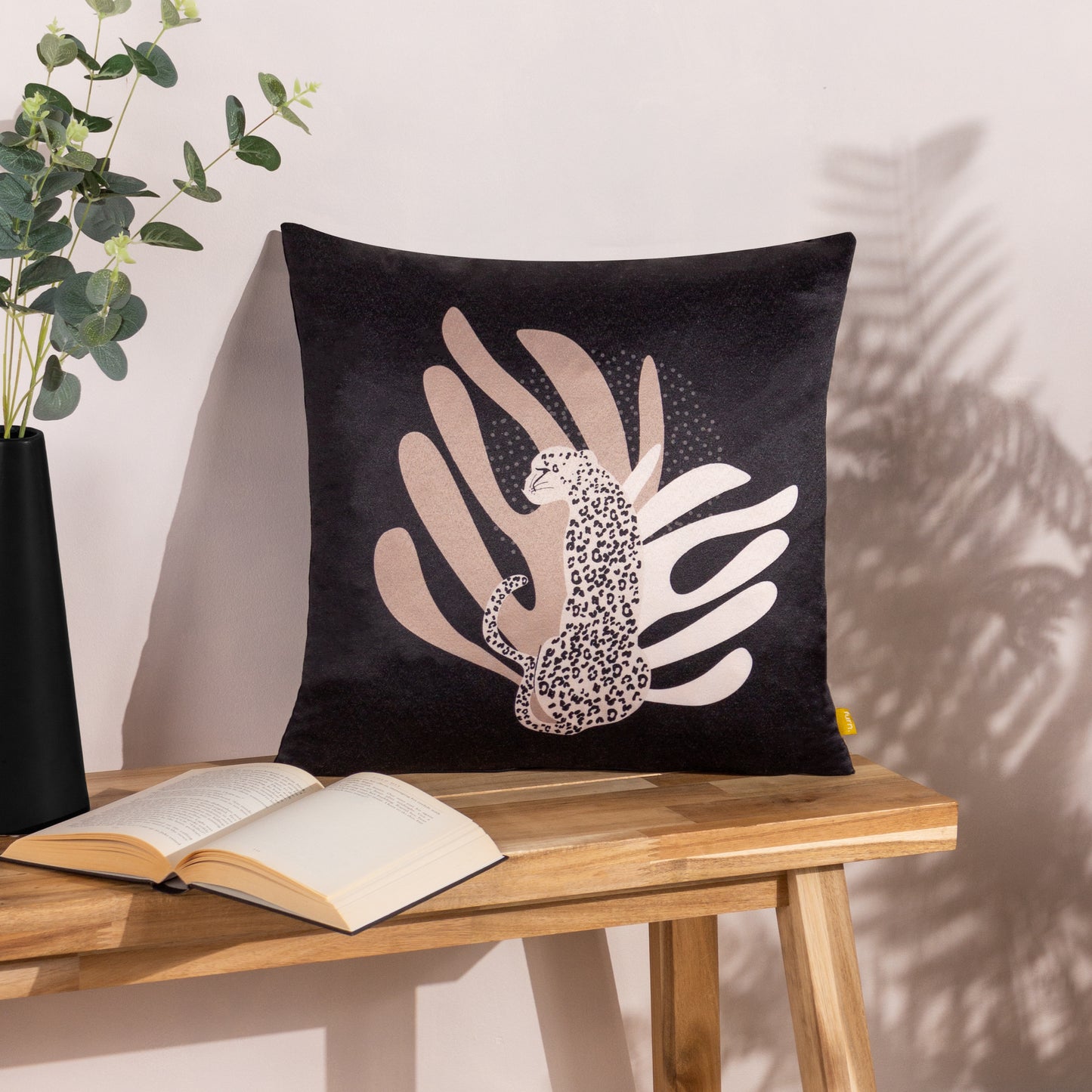 AURORA 43X43 CUSHION CASE BLUSH/BLACK