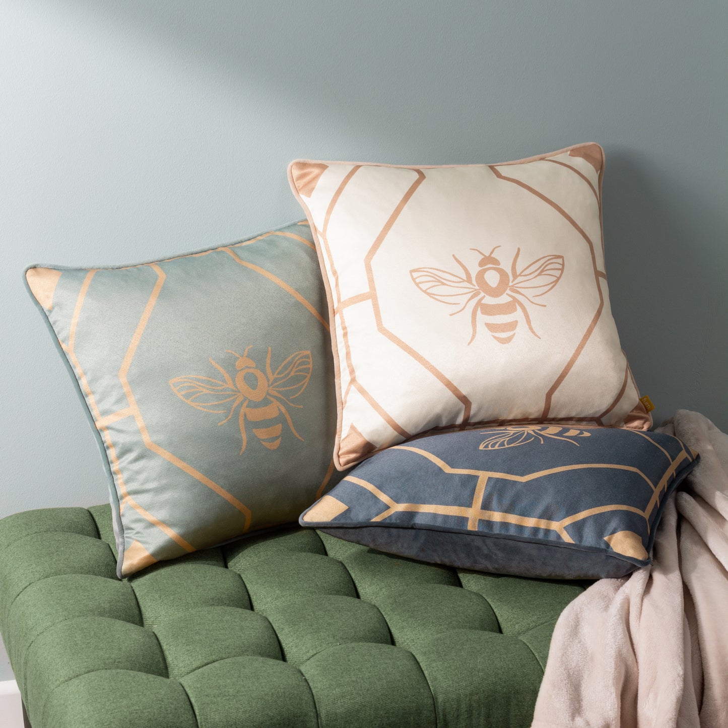 BEE DECO 43X43 CUSHION CASE CHAMPAGNE