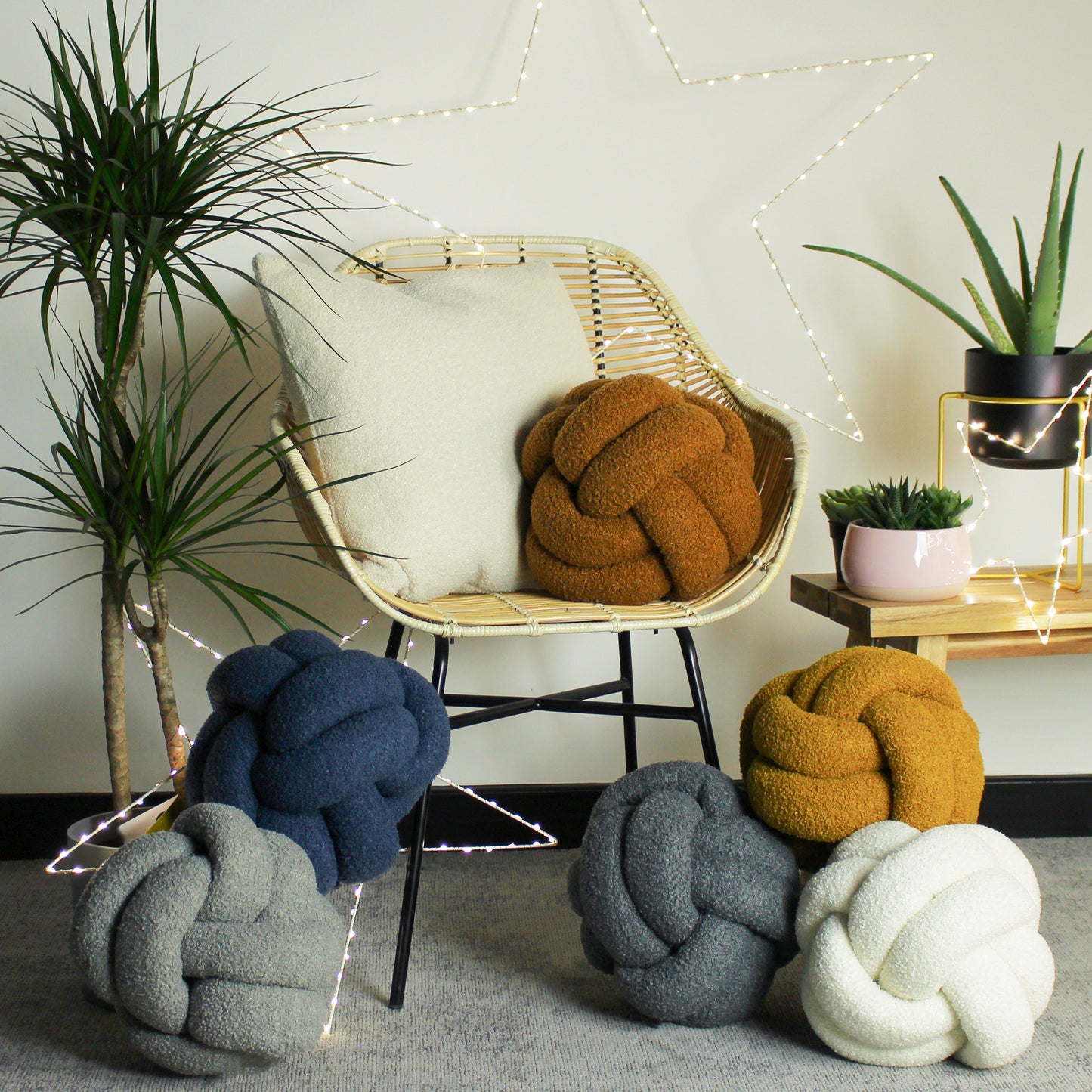 BOUCLE KNOT 30X30 FILLED CUSHION GINGER
