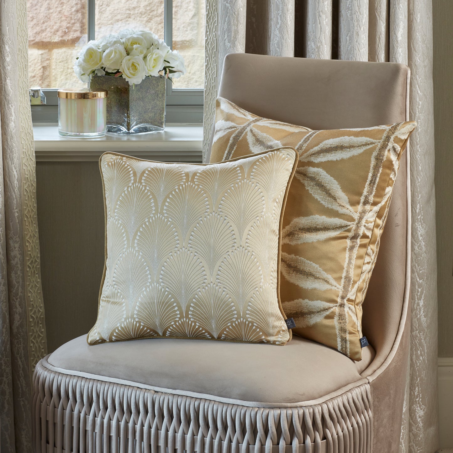 BOUDOIR 43X43 C/CASE SATINWOOD