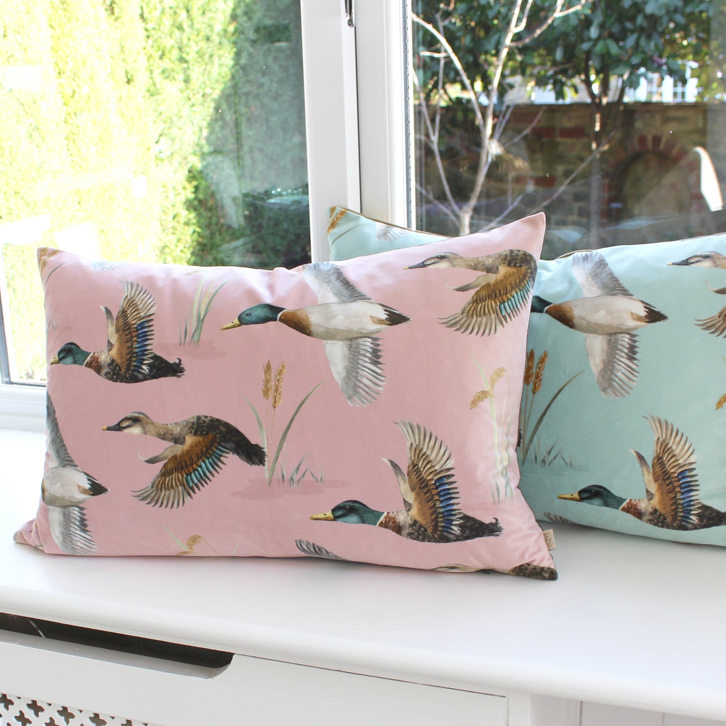 COUNTRY DUCK POND 40X60 CUSHION CASE BLUSH