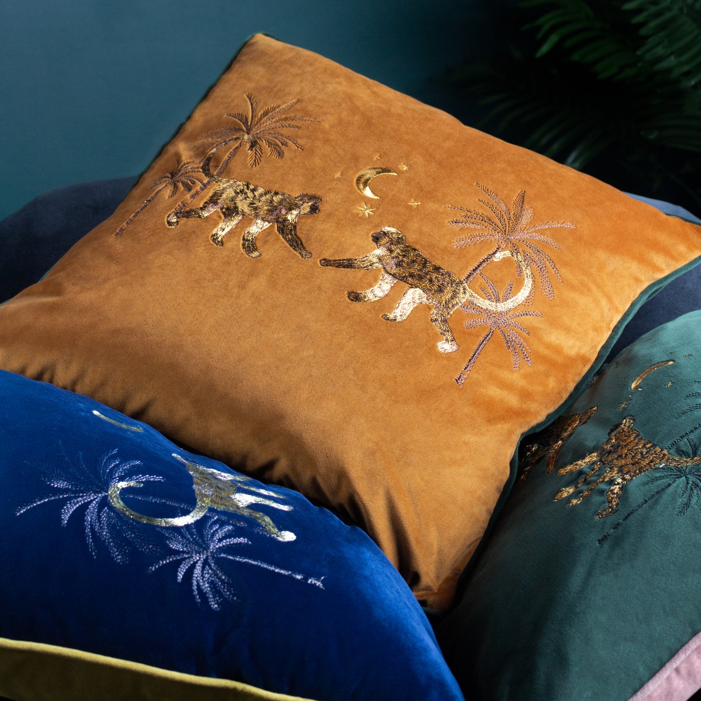 DUSK MONKEY 50X50 CUSHION CASE EMERALD