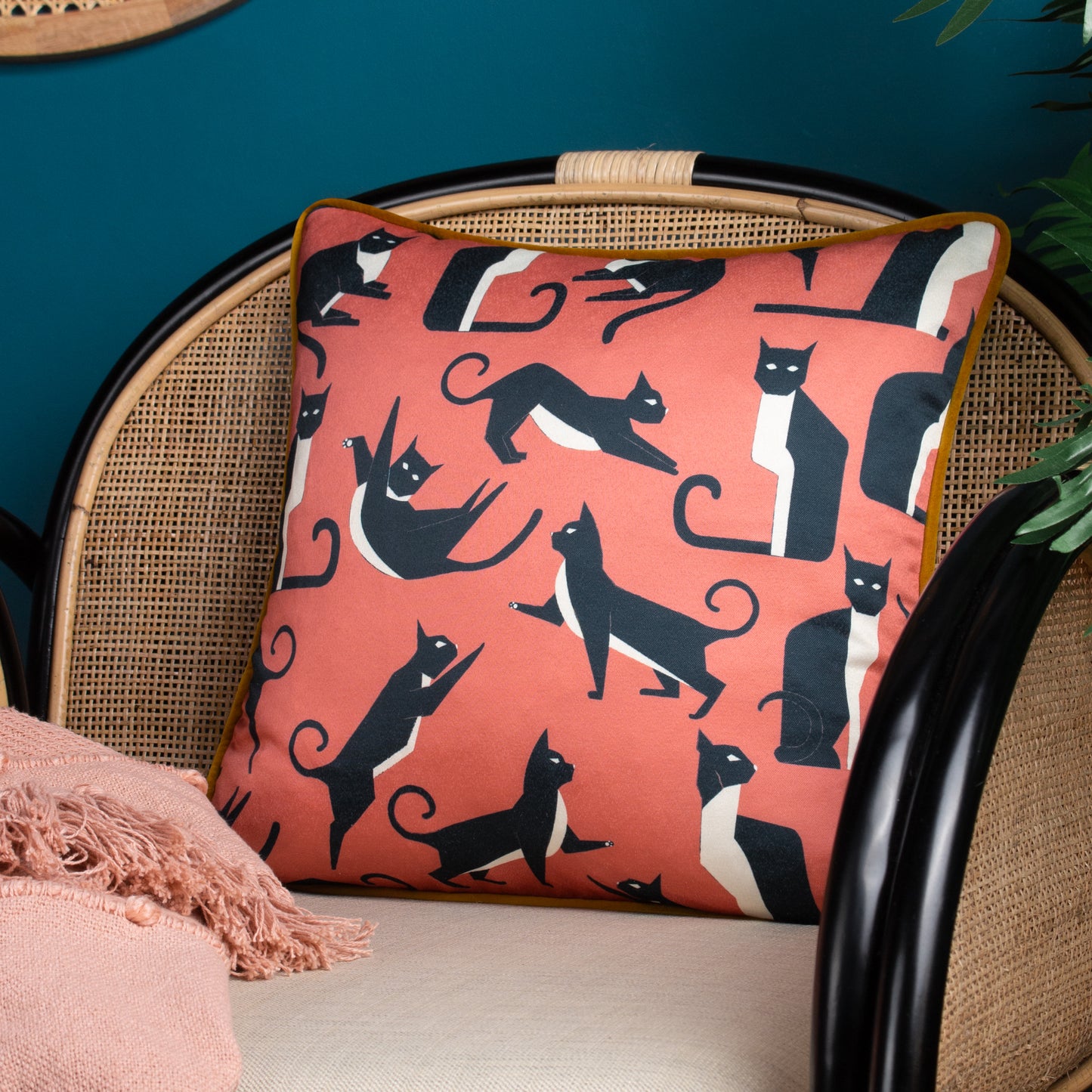 KITTA GEO CATS 43X43 CUSHION CASE PINK WATERMELON