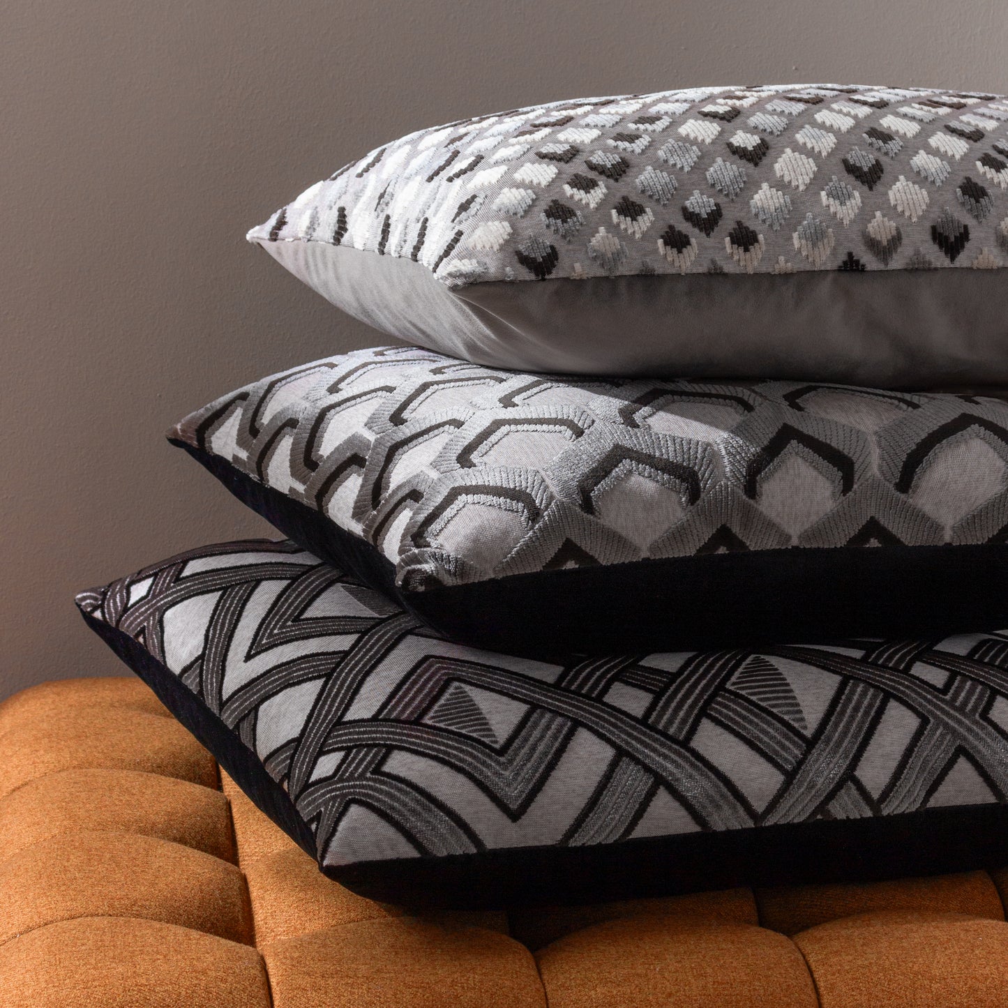 LEDBURY 45X45 CUSHION CASE GREY/BLACK