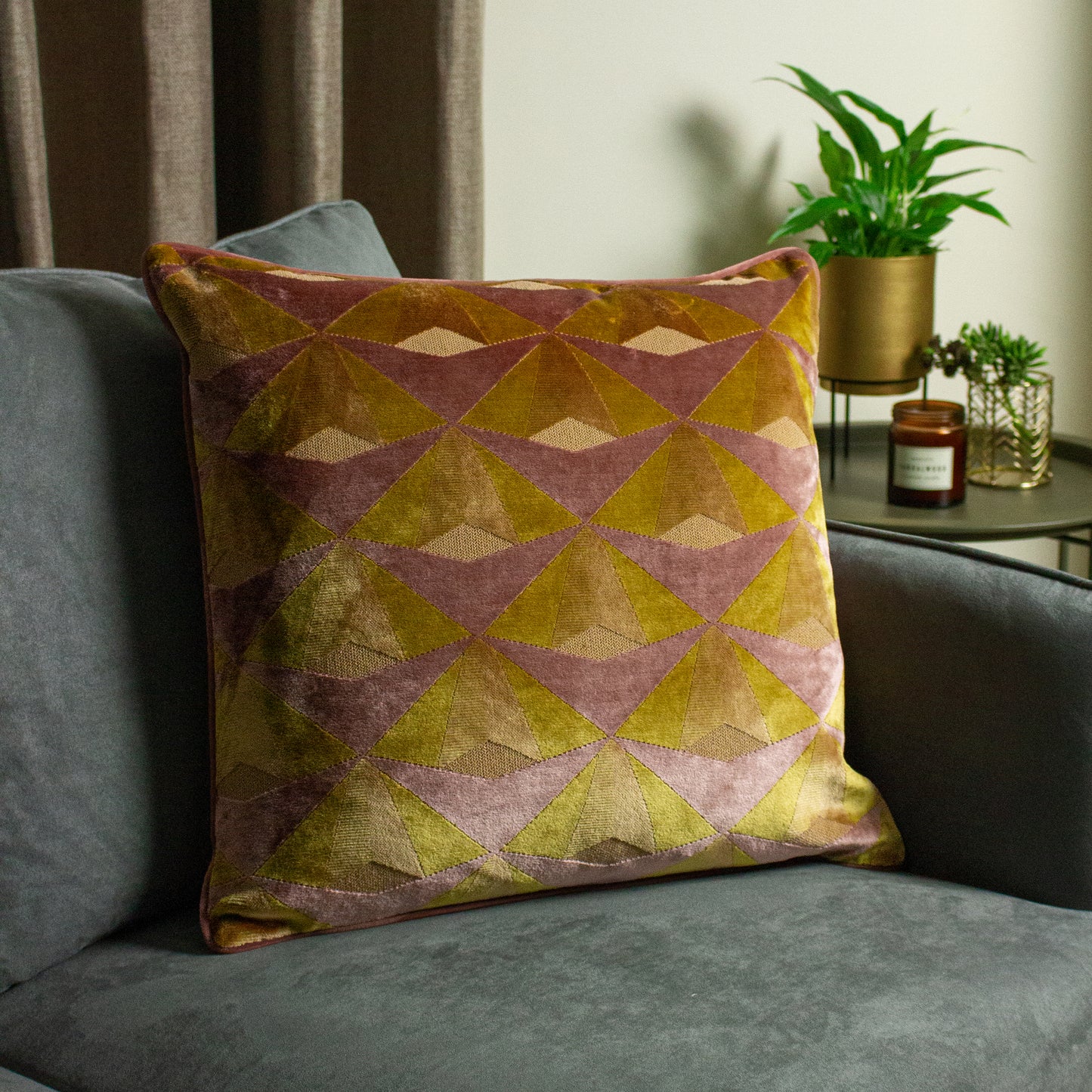 LEVEQUE 50X50 C/CASE OCHRE/BLUSH