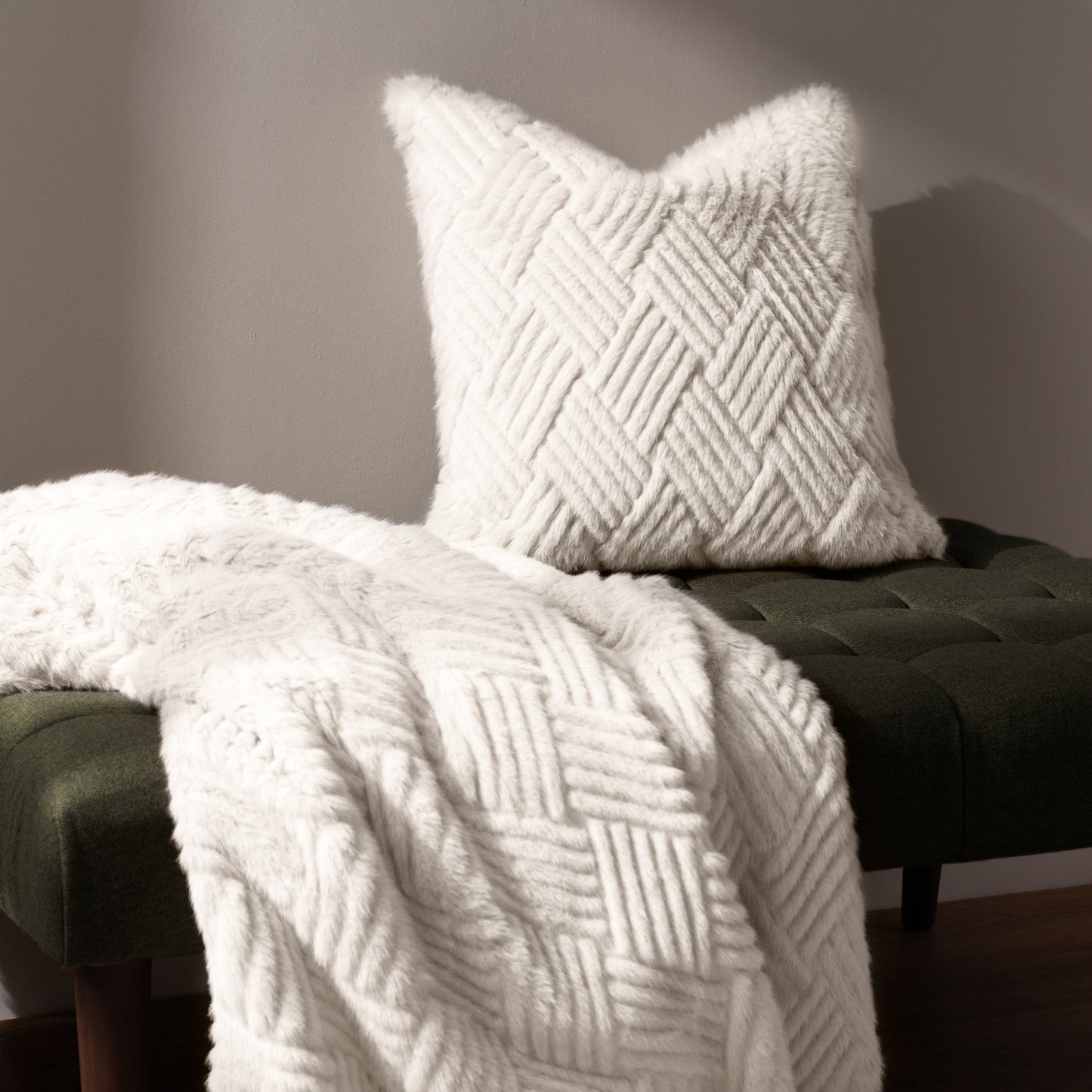 SONNET 45X45 CUSHION CASE ECRU