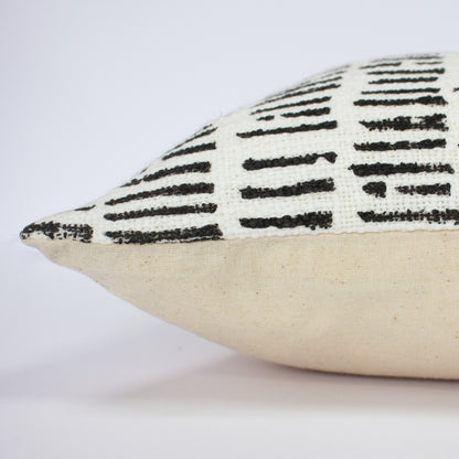 ADARA 40X60 CUSHION CASE IVORY/BLK