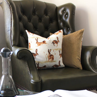 COUNTRY RUNNING HARES 43X43 CUSHION CASE MULTI