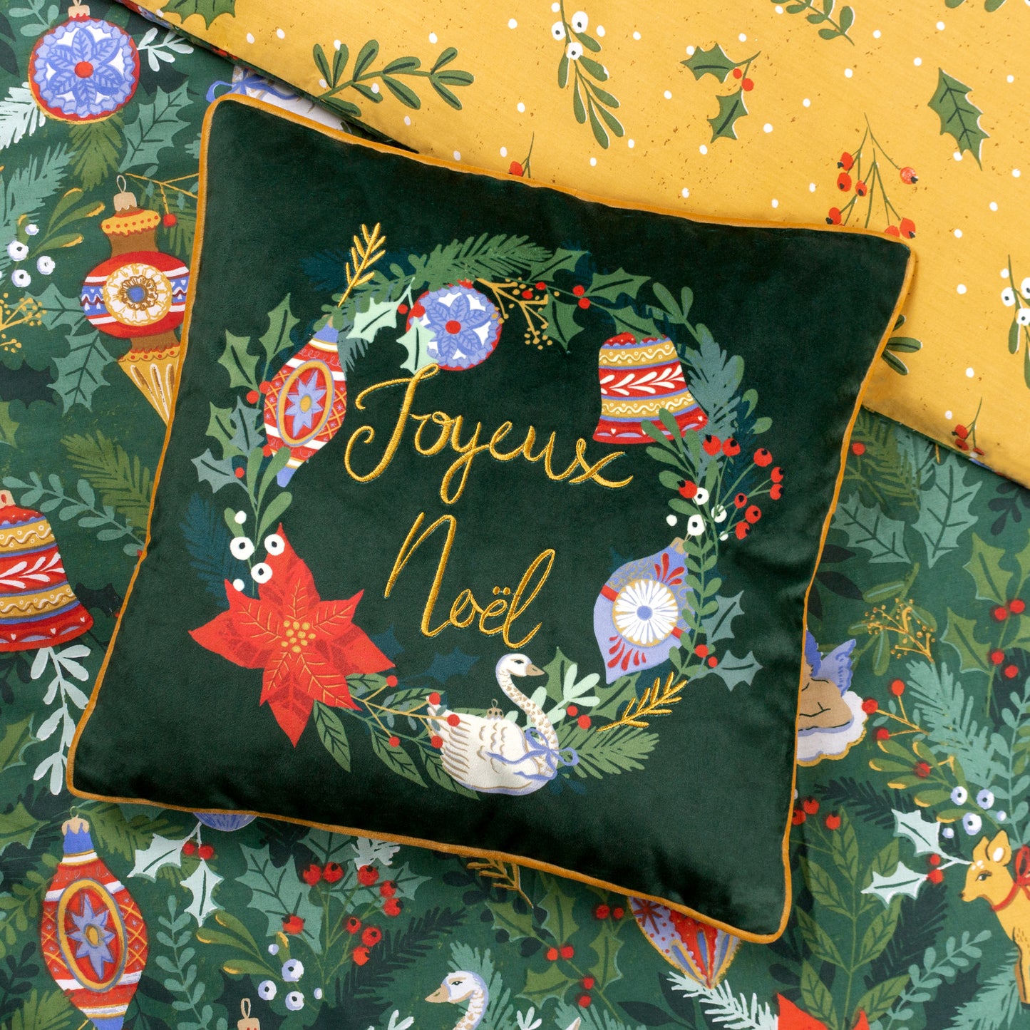 DECK THE HALLS 43X43 CUSHION CASE PINE GREEN