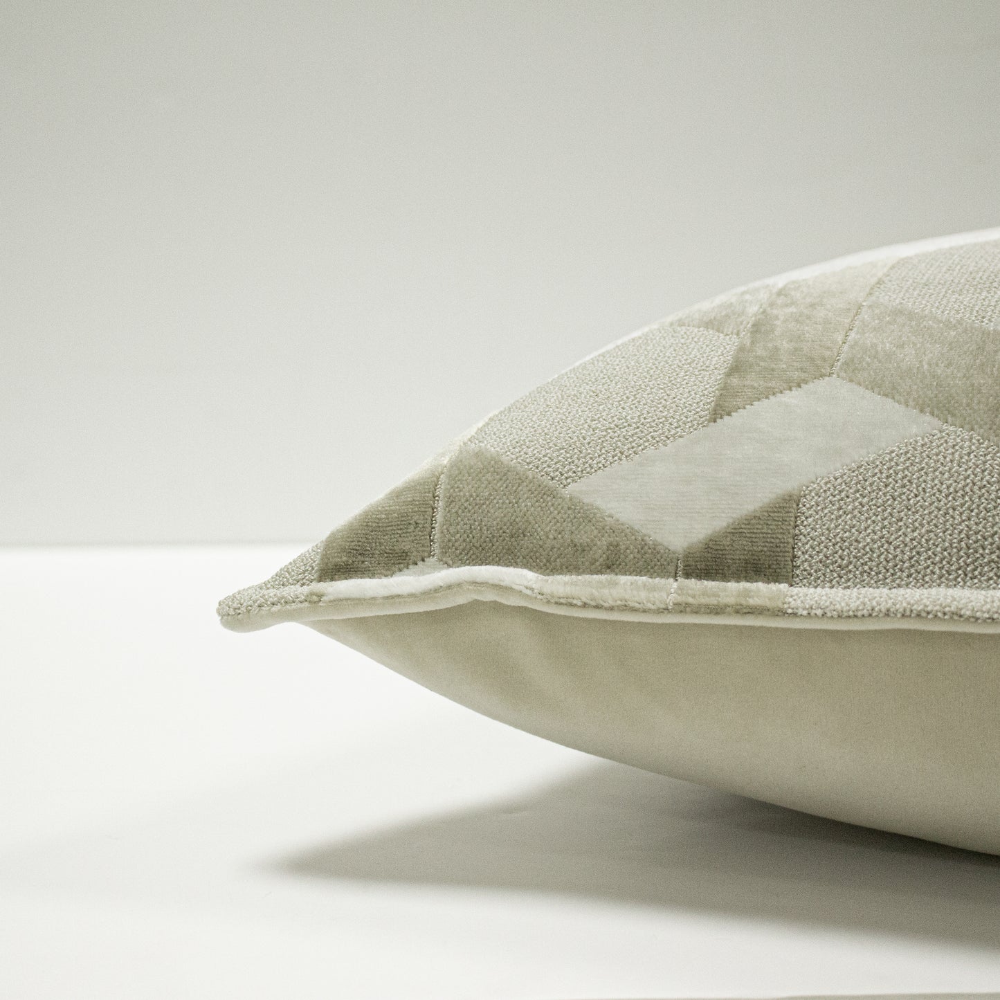 DELANO 40X60 C/CASE IVORY/TAUPE