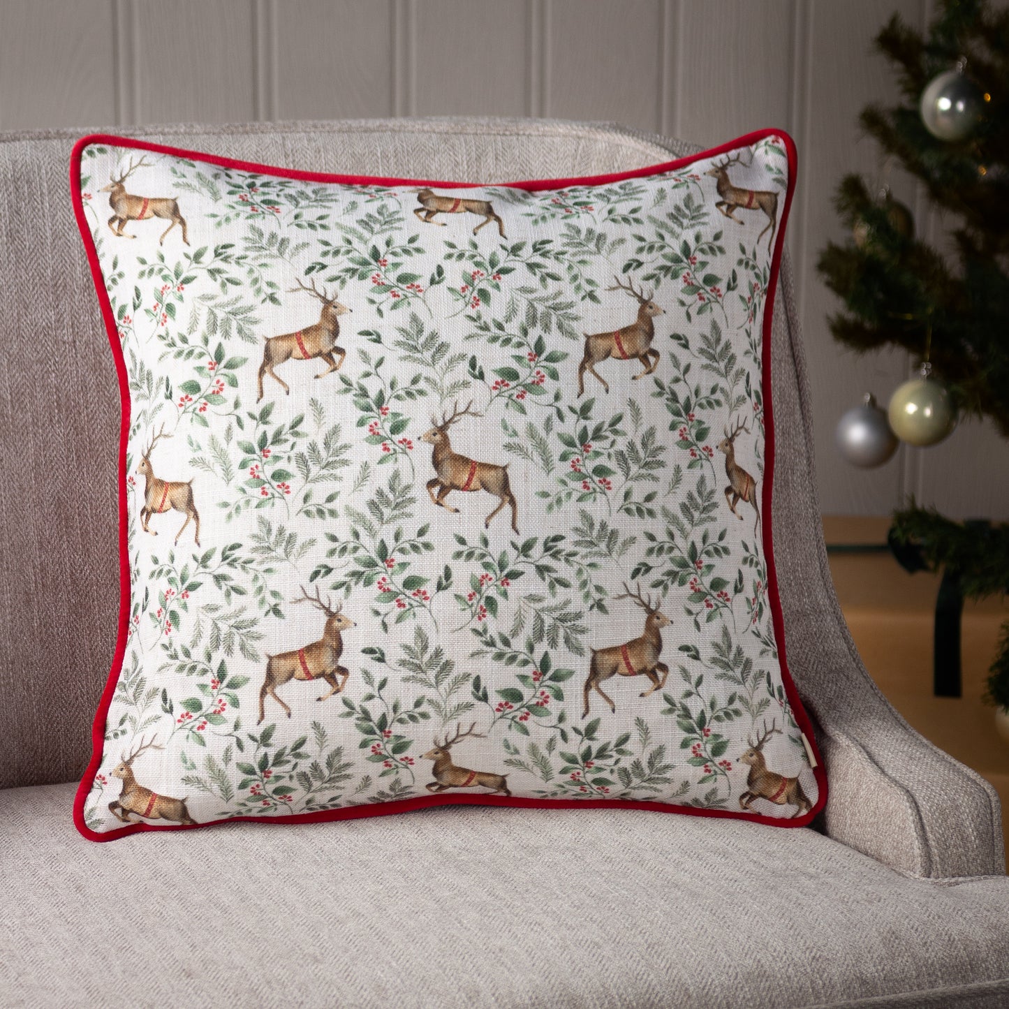 FESTIVE REINDEER REPEAT 43X43 CUSHION CASE SCARLET