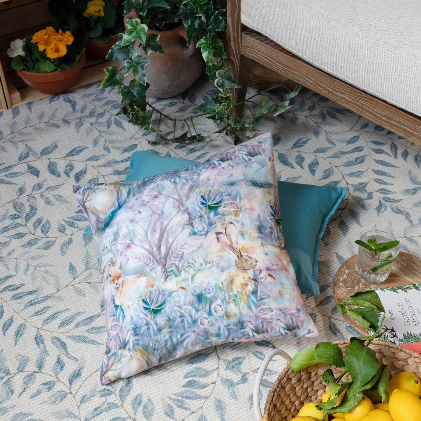 FOX AND HARE 43X43 OUTDOOR CUSHION CASE MULTI
