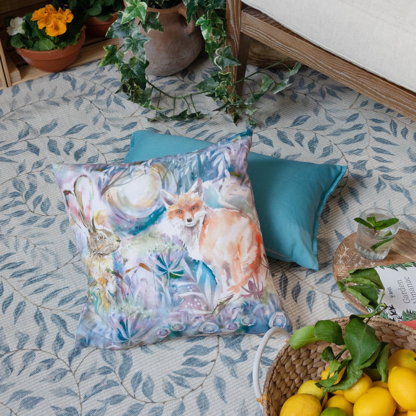 FOX AND HARE 43X43 OUTDOOR CUSHION CASE MULTI