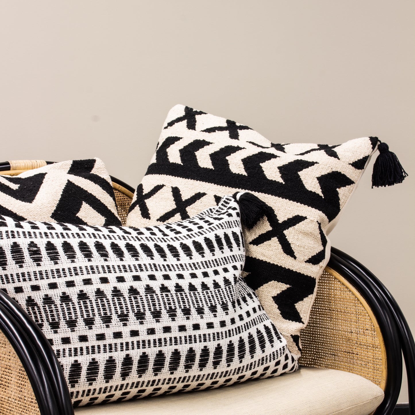 GANADO 40X60 CUSHION CASE BLACK