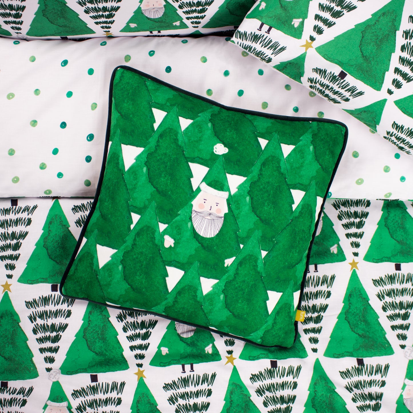 HIDE AND SEEK SANTA 43X43 CUSHION CASE GREEN