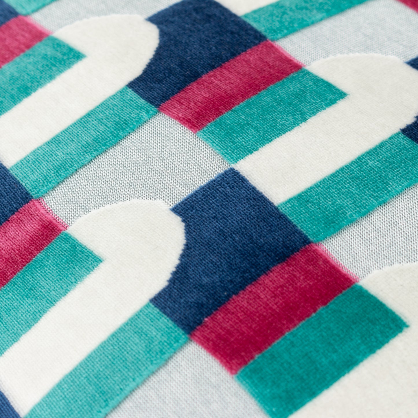 KEELA 35X50 CUSHION CASE MAGENTA/BLUE