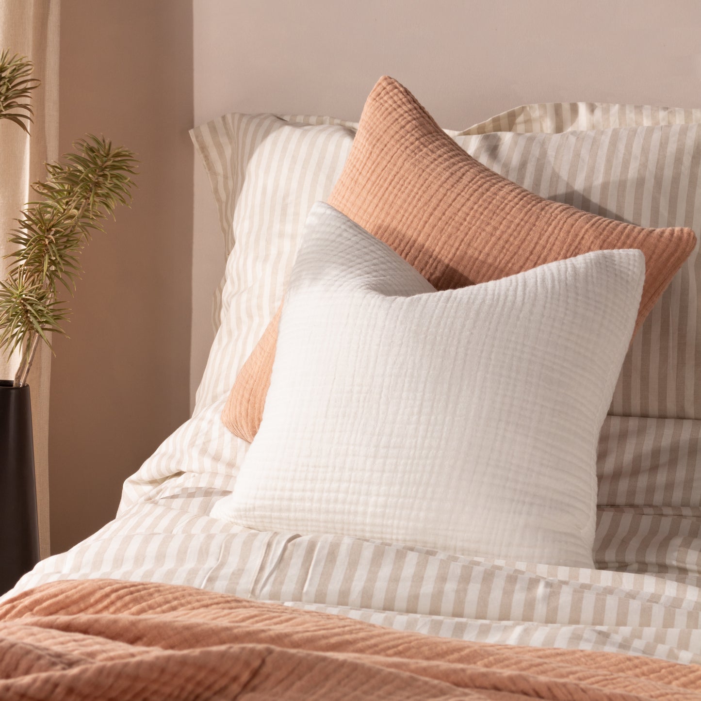 LARK 45X45 CUSHION CASE WHITE