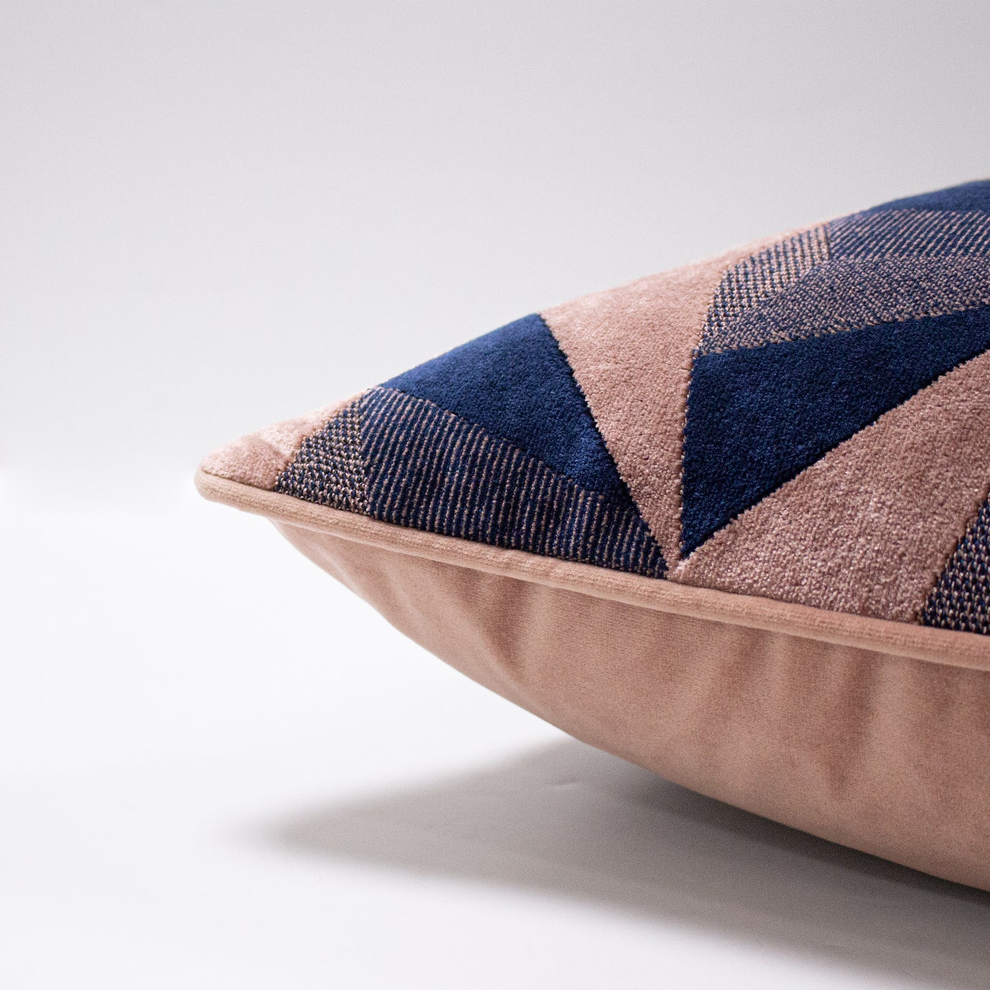 LEVEQUE 50X50 C/CASE BLUSH/NAVY