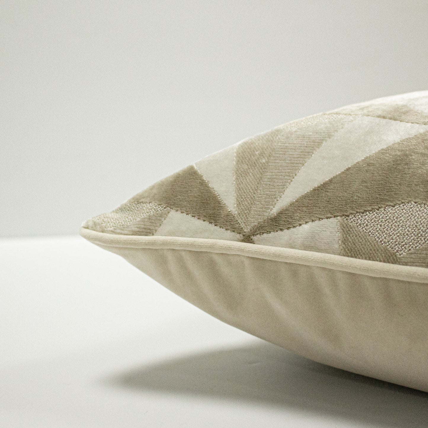 LEVEQUE 50X50 C/CASE IVORY/TAUPE