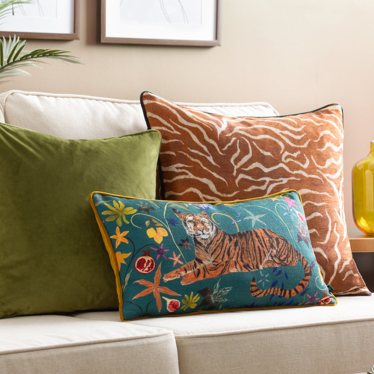 MADAGASCAN TIGER 30X50 CUSHION CASE MULTI