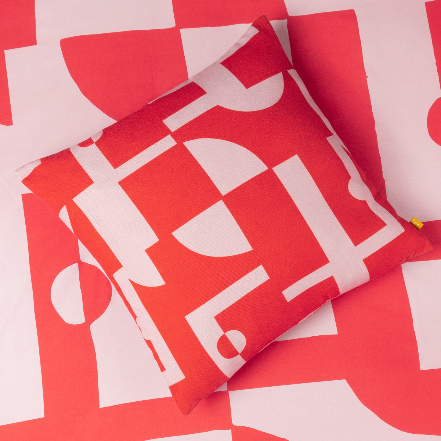MANHATTEN 50X50 CUSHION CASE PINK/RED