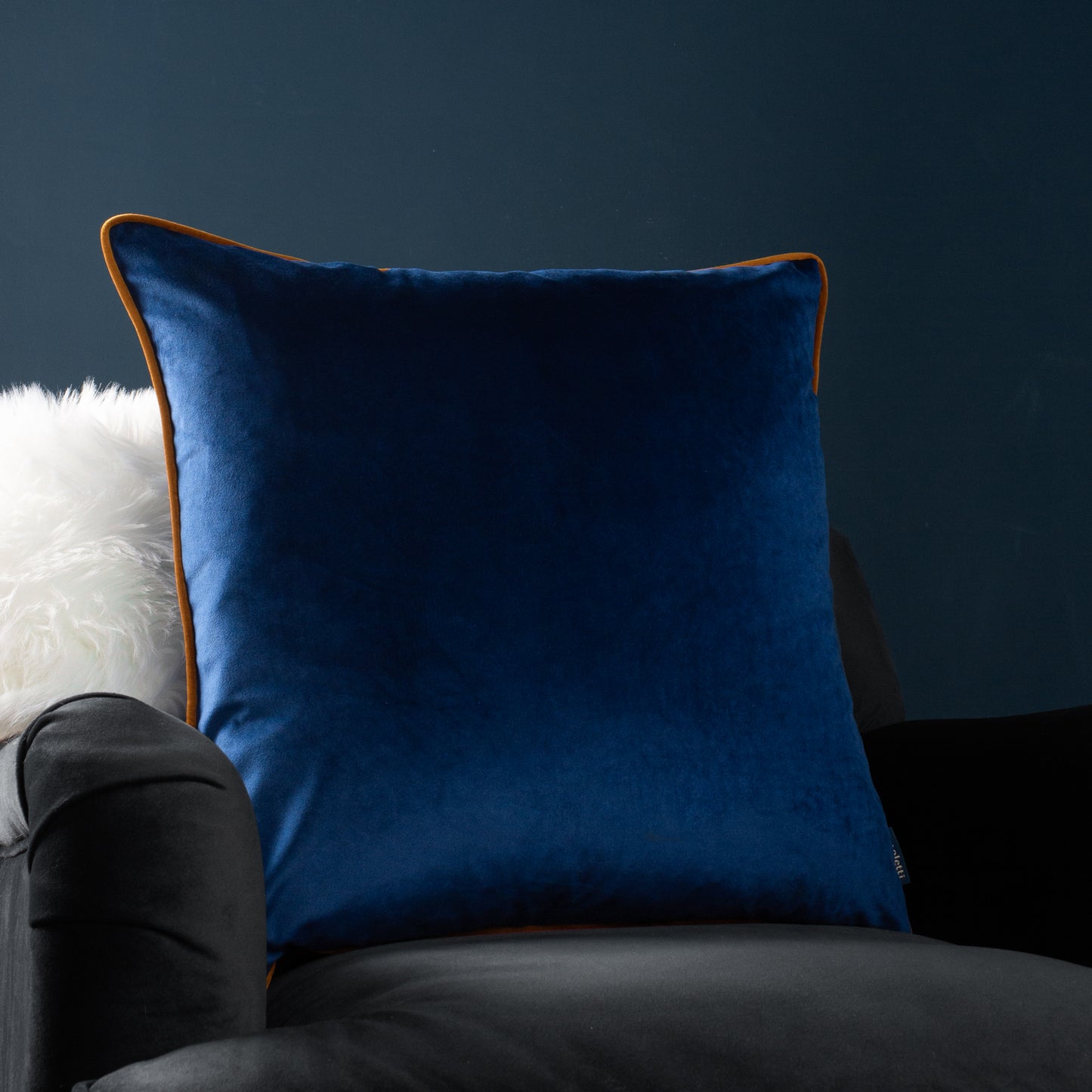 MERIDIAN 55X55 CUSHION CASE NAVY/GINGER