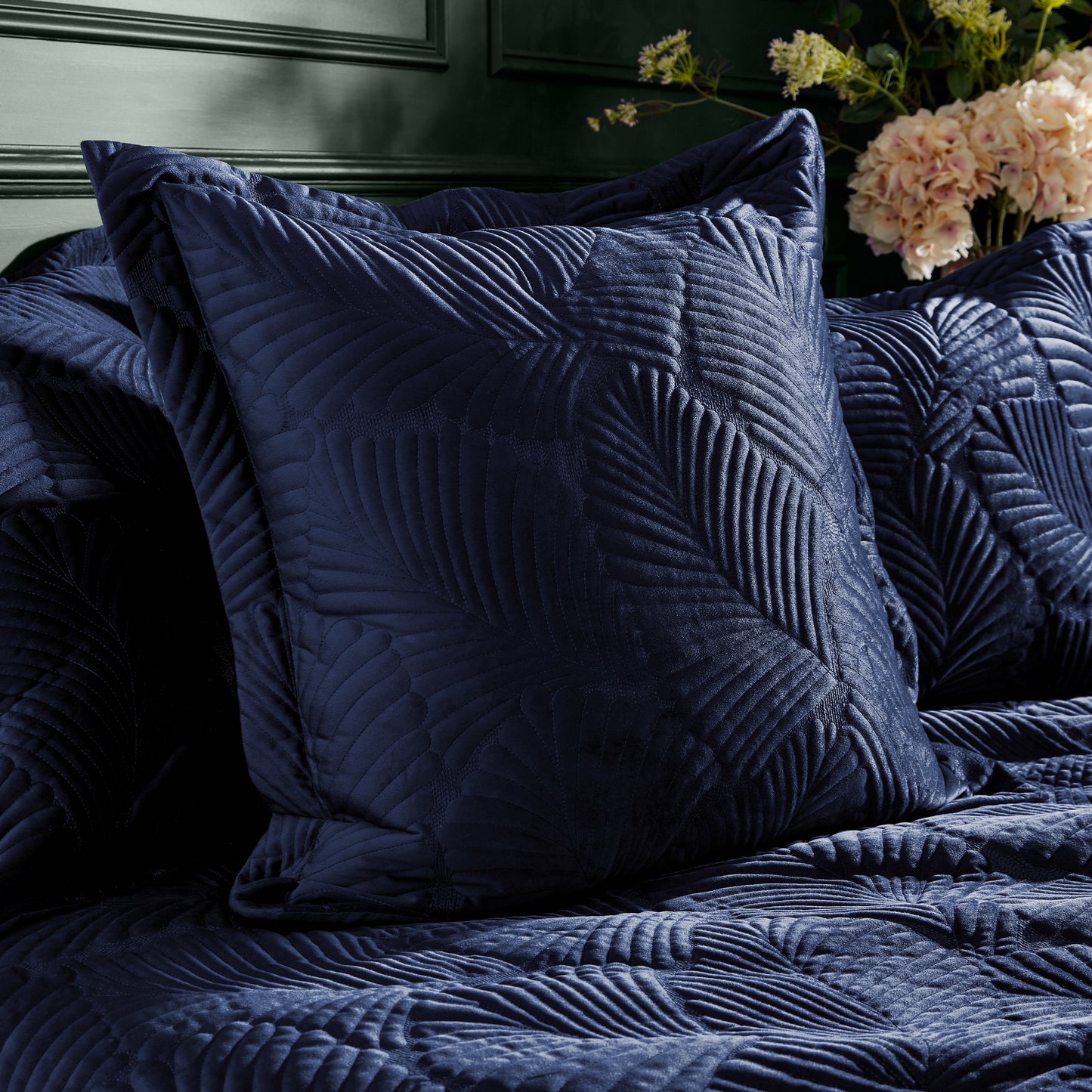 PALMERIA 60X60 QUILT CUSHION CASE NAVY