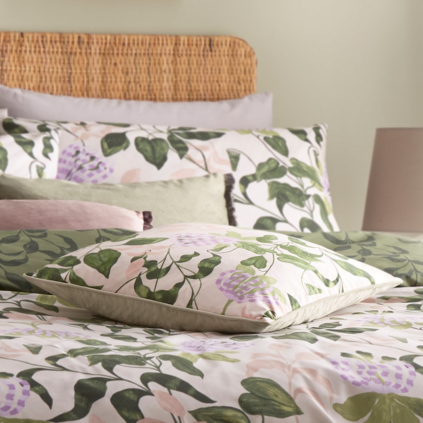 PASSIFLORA 50X50 CUSHION CASE PEACH/VINE GREEN