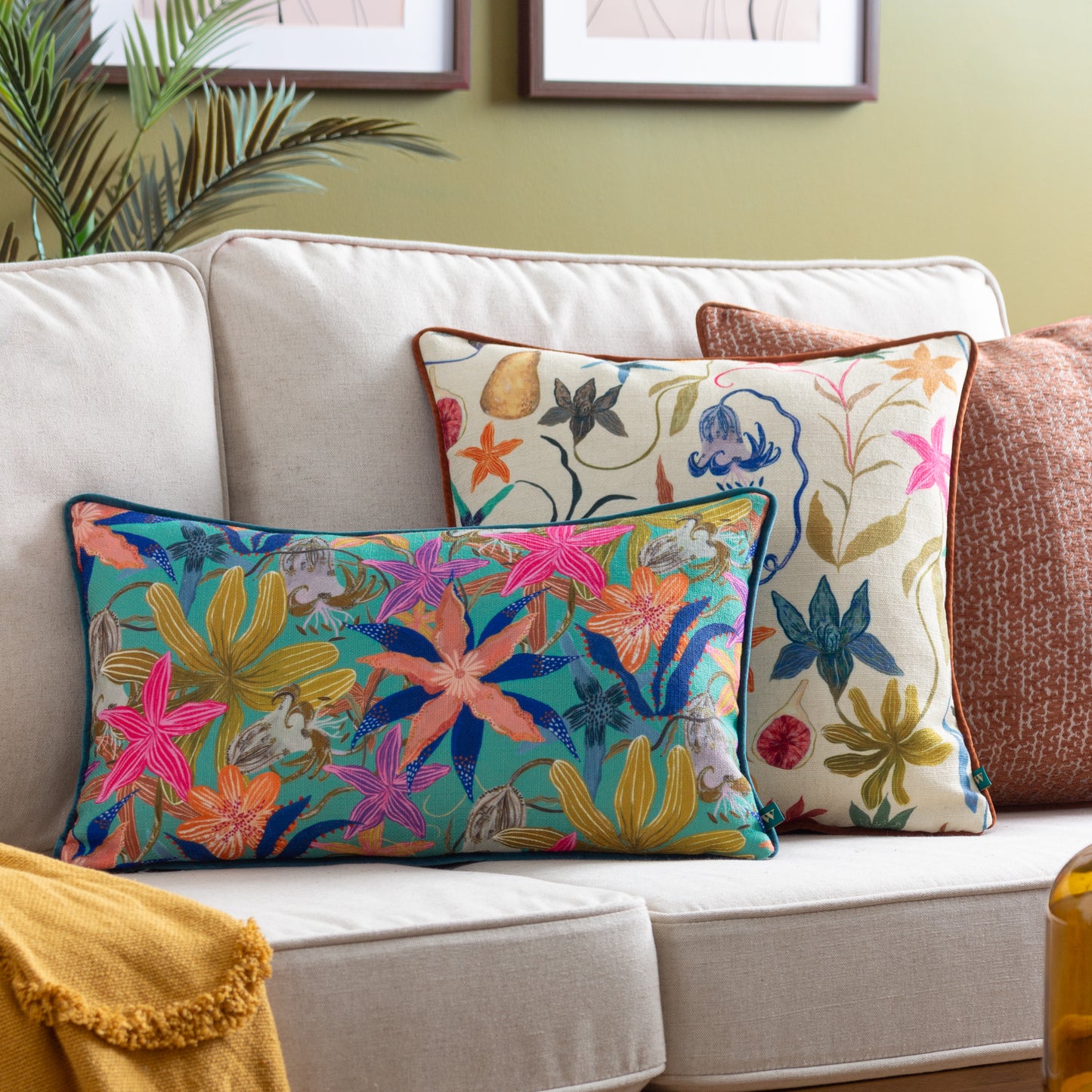 POMONA FLORAL 43X43 CUSHION CASE MULTI