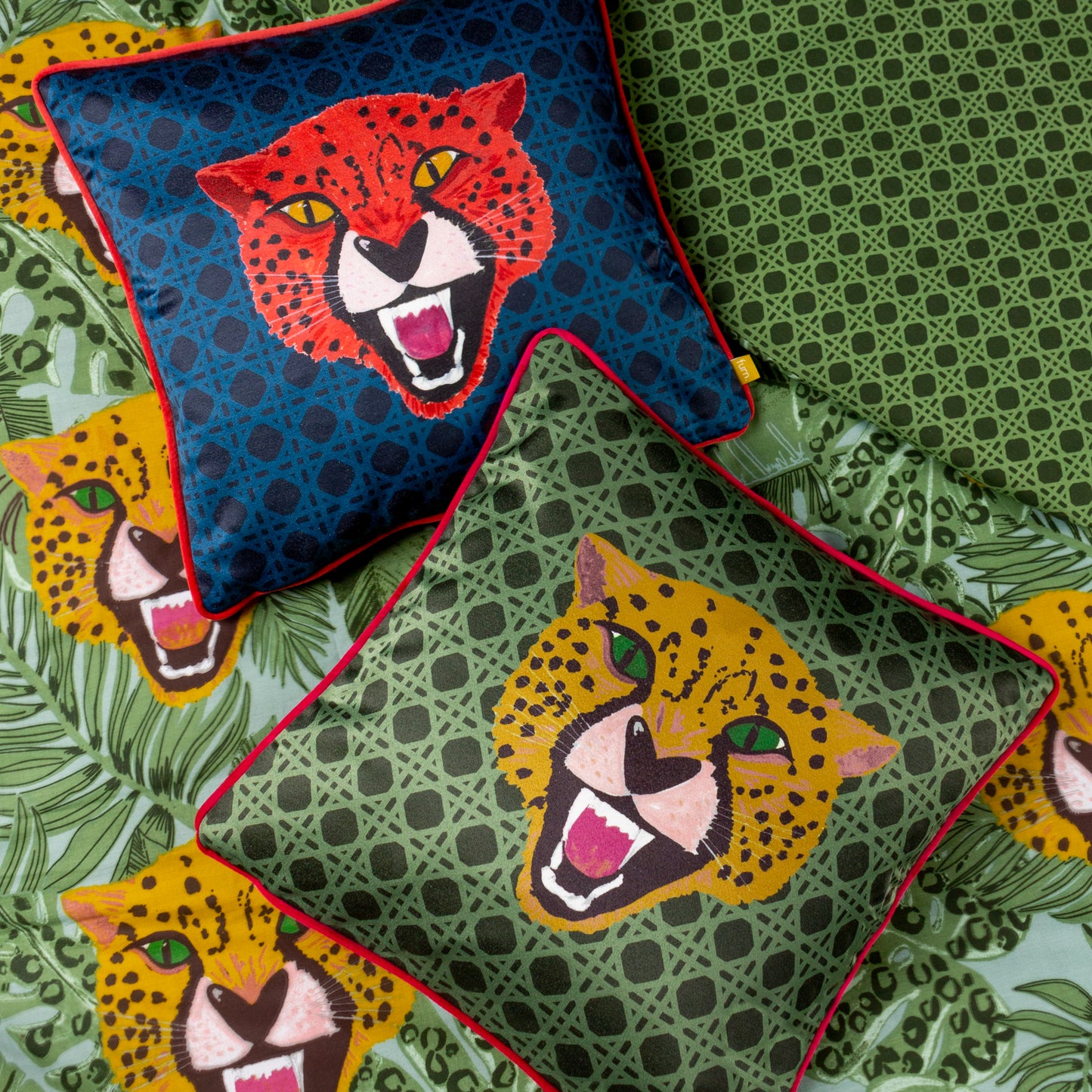 UNTAMED 43X43 CUSHION CASE BLUE