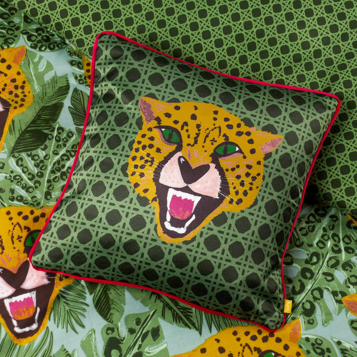 UNTAMED 43X43 CUSHION CASE GREEN