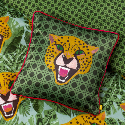 UNTAMED 43X43 CUSHION CASE GREEN